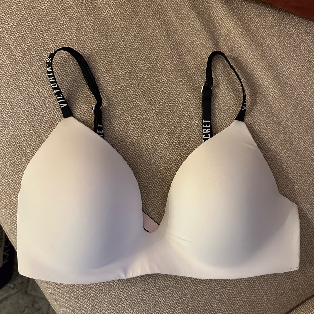 Victoria's Secret White T-Shirt Bra with Seamless Cups